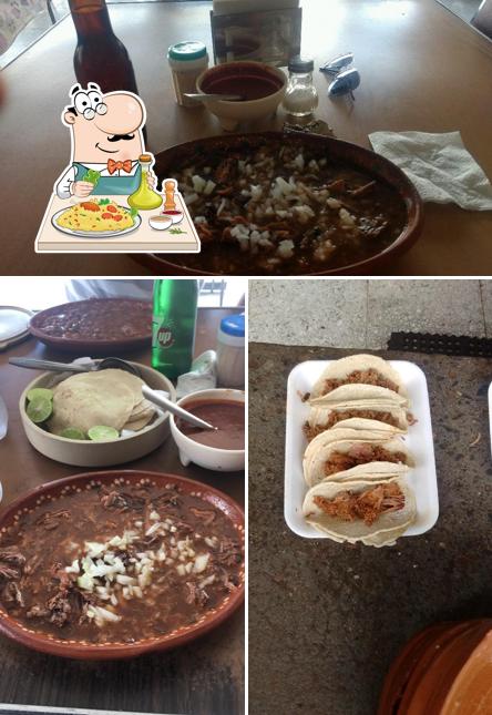 Еда в "BIRRIERIA SAN LUIS SOYATLAN “ La mejor birria de México”"
