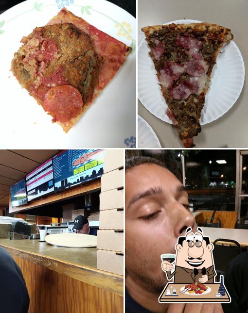 Закажите блюда из мяса в "New York Pizzeria"