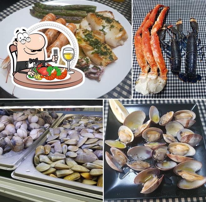 Try out seafood at Bar iberia