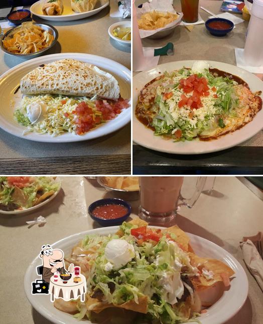 Блюда в "La Parrilla Mexican Restaurant"