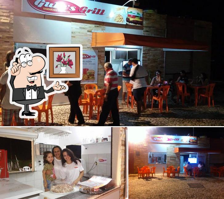 O interior do Gula's Grill