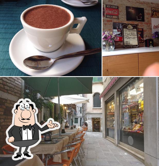 Las imágenes de interior y postre en Caffe India
