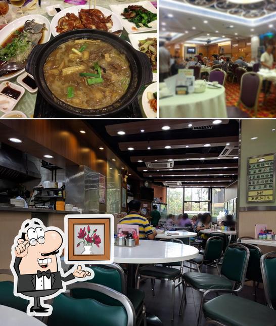 Это фотография, где изображены внутреннее оформление и еда в Cheung Fat Restaurant