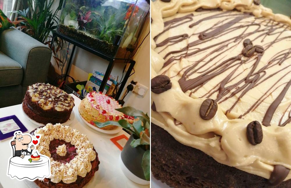 Caffi'r Hen Siop provides a range of sweet dishes