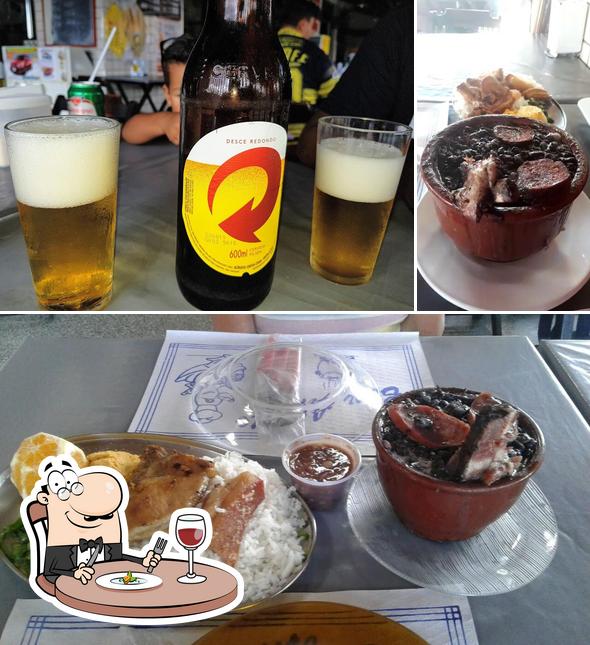 A comida e cerveja do restaurante