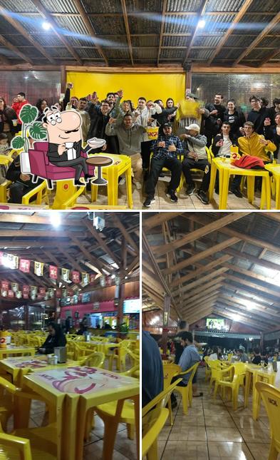 O interior do Bar Maza