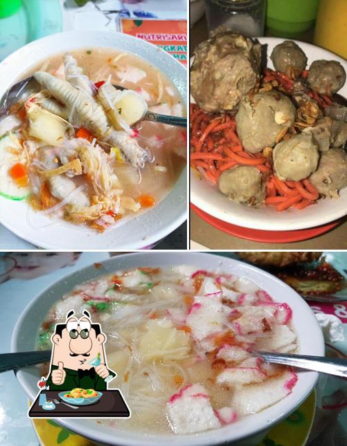 Platos en Warung "MAMA DEWI" COTO MANGGALA MAKANAN KHAS PANGKALAN BUN