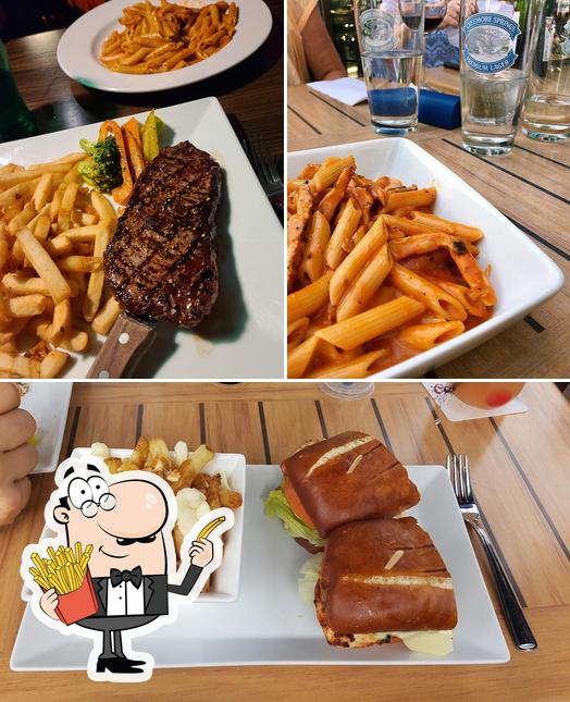 Dégustez des frites à Kirkland Resto Bar