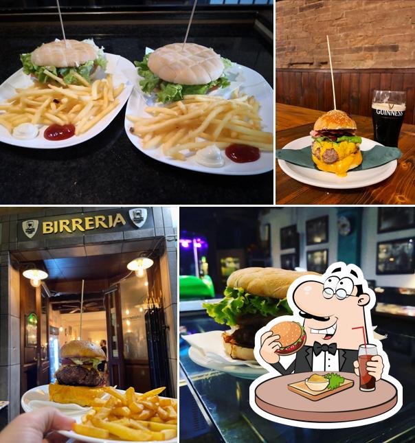 Prenditi un hamburger a Birreria Lo Struzzo