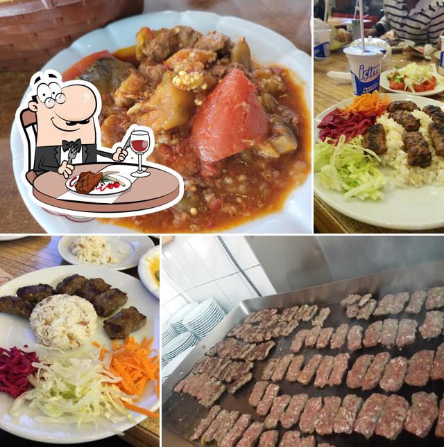 Закажите мясные блюда в "Mimar Sinan Tarihi Süleymaniye Kuru Fasulyecisi"