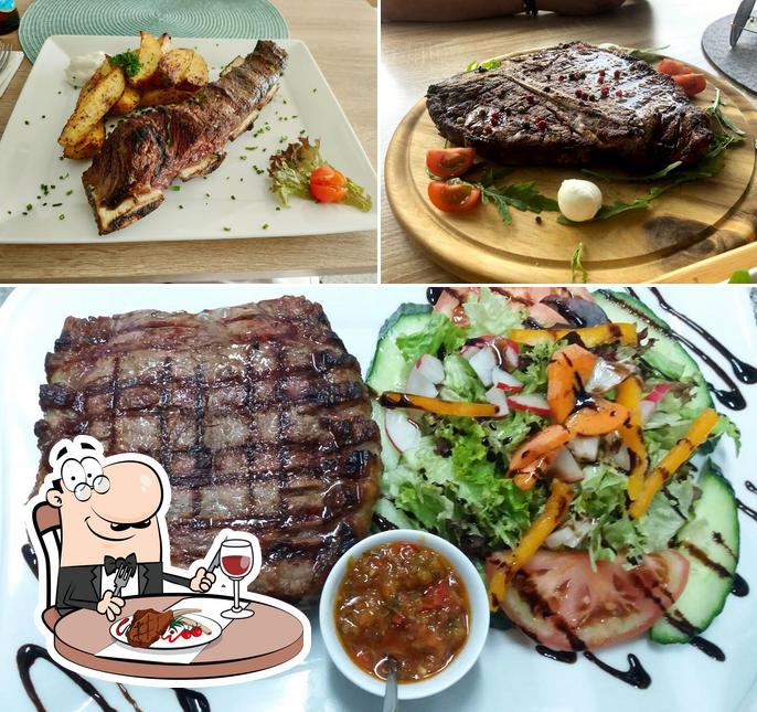 Pick meat meals at Los Locos Latinos U-Salzwiesenstraße -Argentinisches Steakhouse