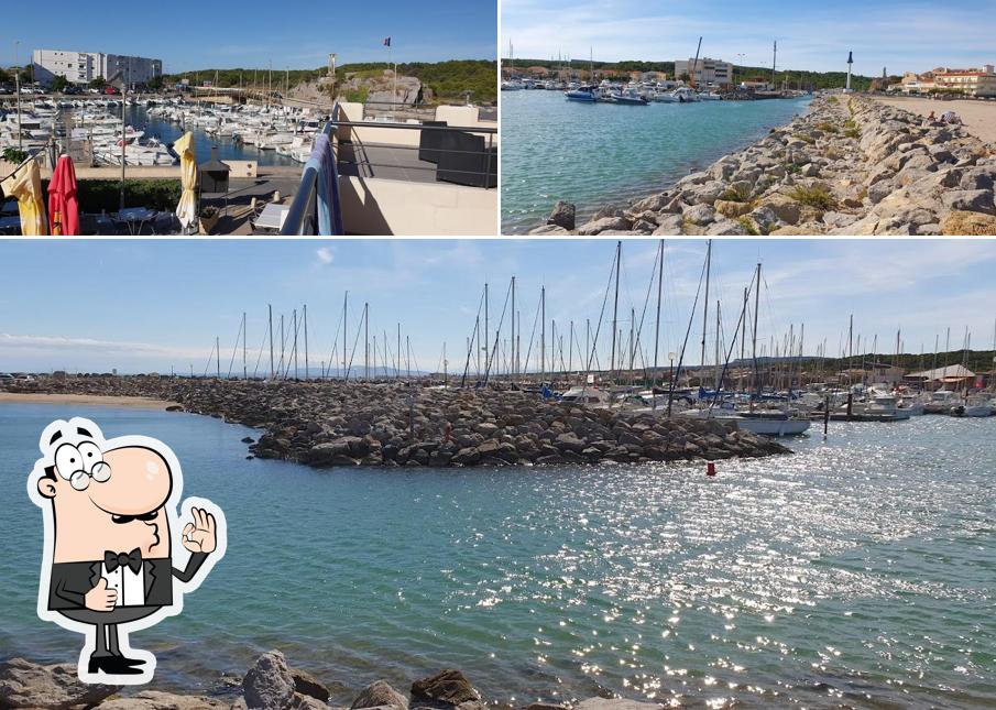 La Baleine Bleue pub & bar, Fleury, 3 Pl. du Port Restaurant reviews