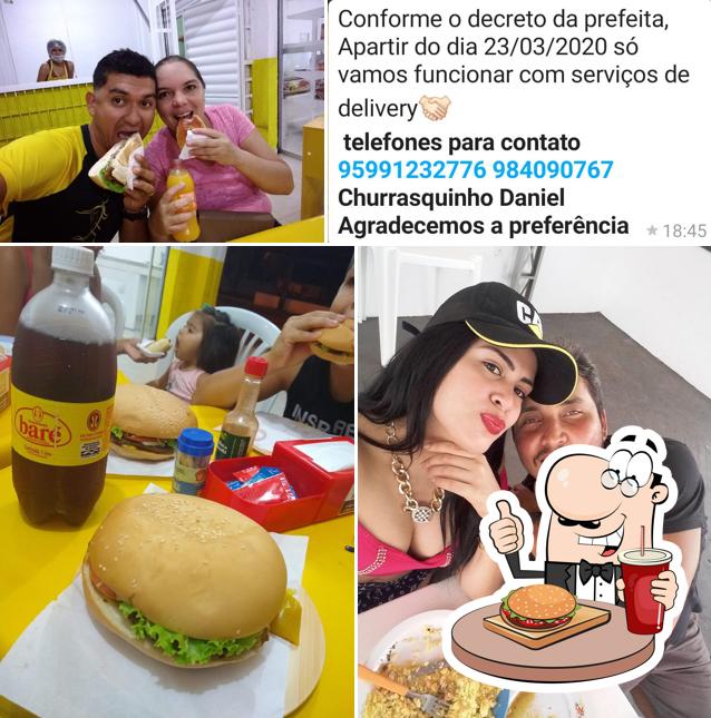Peça um hambúrguer no Churrasquinho Daniel