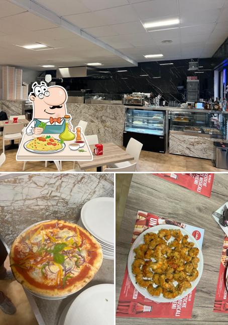 La foto di cibo e interni da Yam Bar Pizzeria Tavola Calda