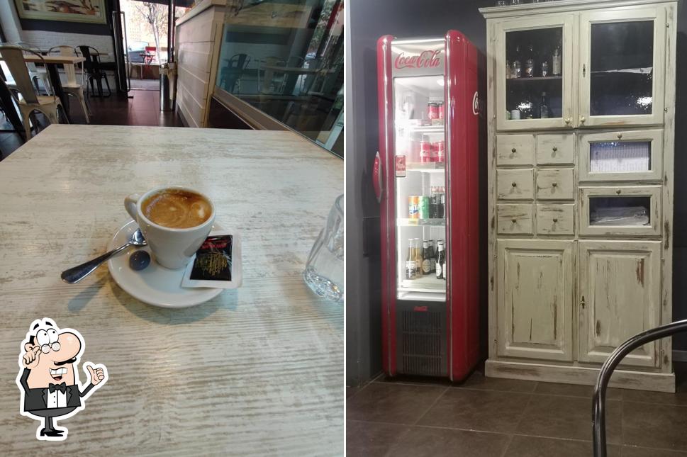 Dai un'occhiata agli interni di Batita Café