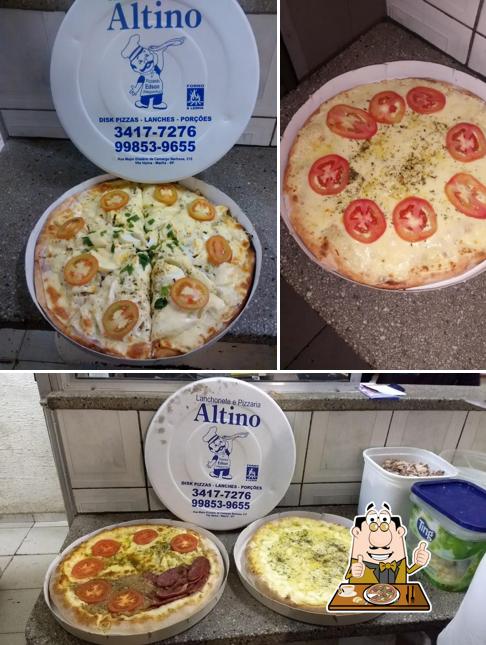 No Pizzaria tradição, você pode pedir pizza