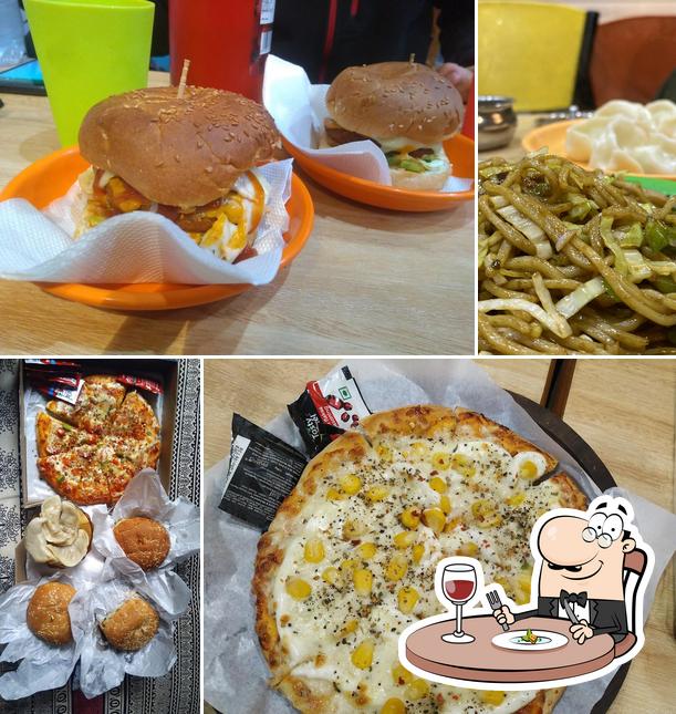 Food at Kuber Fast Meals, Akhara