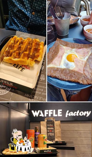 Comida en Waffle Factory