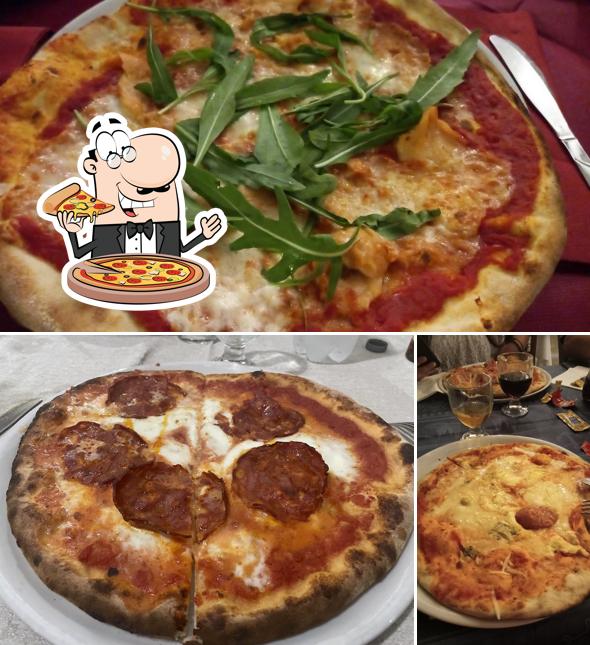A Il Pomodoro Beach, puoi ordinare una bella pizza