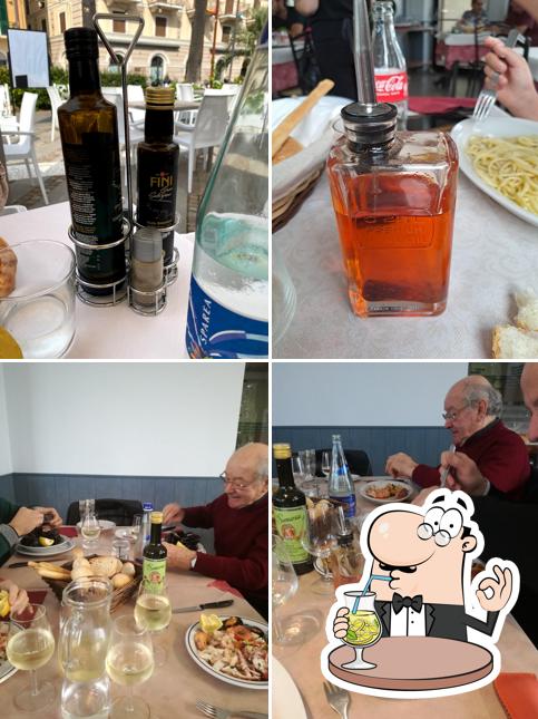 Questa è la immagine che presenta la bevanda e tavolo da pranzo di Il Quadrifoglio