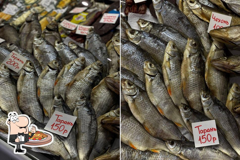 Pivnaja lavka RakoBar offers a menu for seafood lovers