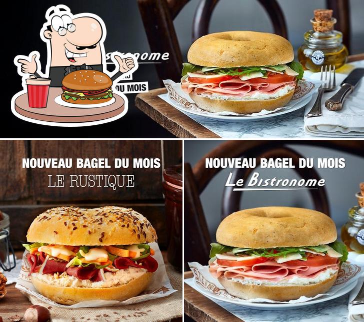 Prenditi un hamburger a BAGELSTEIN • Bagels & Coffee shop