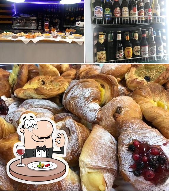 La foto della cibo e birra di Bar Istante