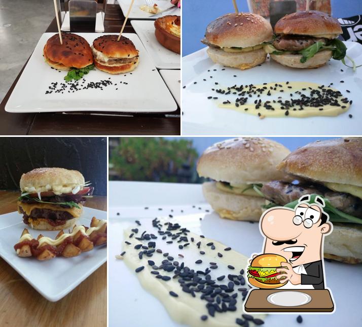 Pizzería El Nómada’s burgers will suit different tastes