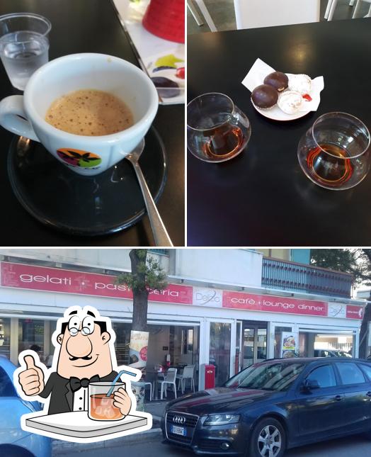 Tra le varie cose da Café Delizia si possono trovare la bevanda e esterno