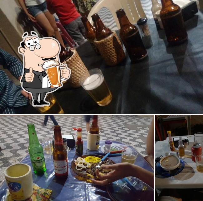 Você pode tomar uma tulipa de cerveja leve ou escura