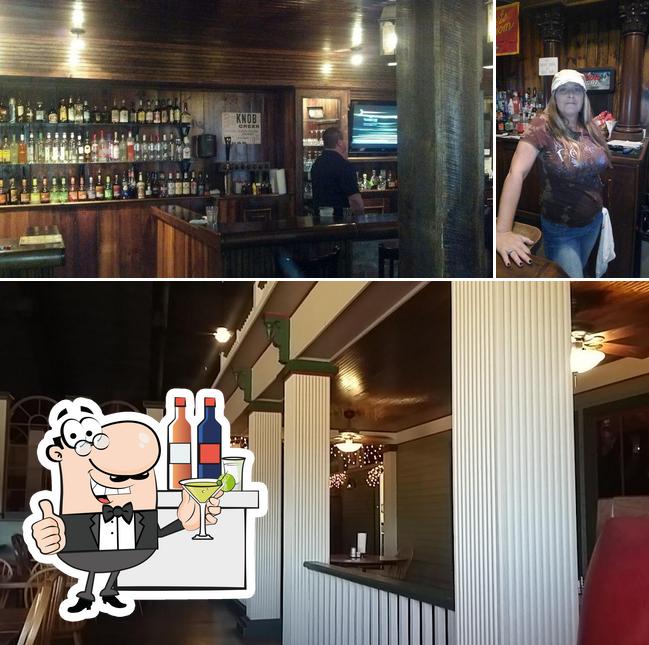 Harold's Smokehouse, 27500 State Hwy C in Freeman Restaurant reviews