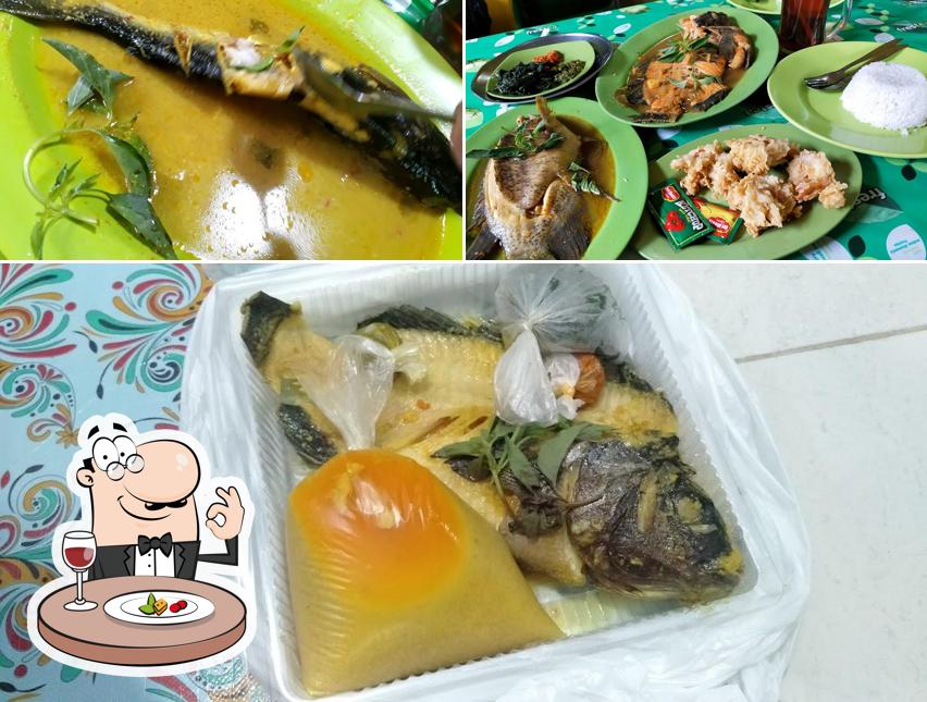 Food at Gule Kepala Ikan Mas Agus