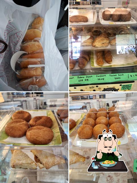 Tea Zone Bakery & Cafe in Columbus Restaurant menu and reviews