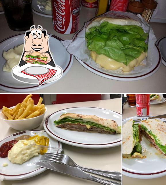 O Hobby Hambúrguer serve sanduíches e outras refeições de almoço