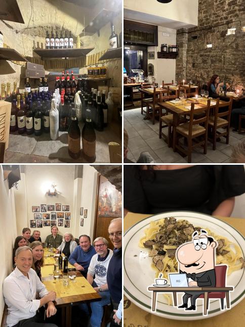 Gli interni di Osteria Del Cinghiale Bianco