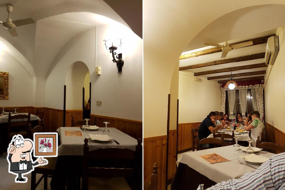 Découvrez l'intérieur de La Taverna Del Cavaliere