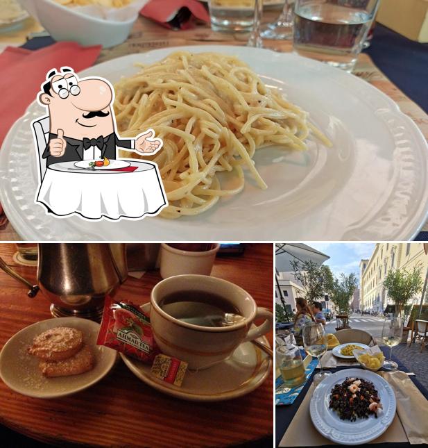 Guarda la immagine che presenta la tavolo da pranzo e cibo di Caffè Coloniale