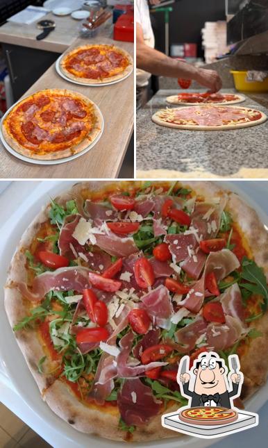 Get pizza at Gallo D’oro olasz pizzéria