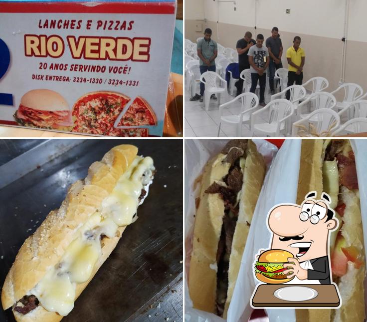 Os hambúrgueres do Lanches e Pizzas Rio Verde irão satisfazer diferentes gostos