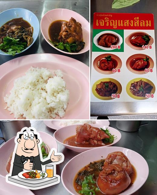 Food at Kha Mu Charoensang Silom