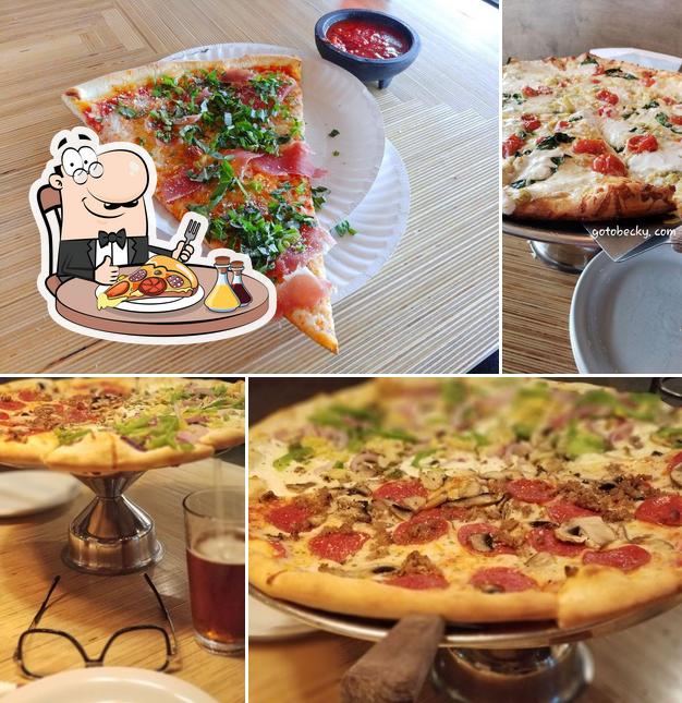 Elige una pizza en Five Points Pizza West