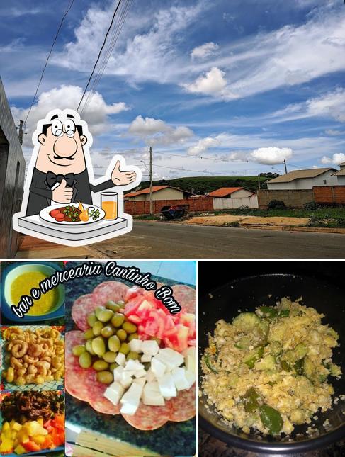 Entre diversos coisas, comida e exterior podem ser encontrados no Bar Cantinho Bom