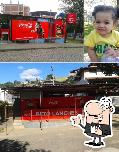 Look at the picture of Betos Lanches