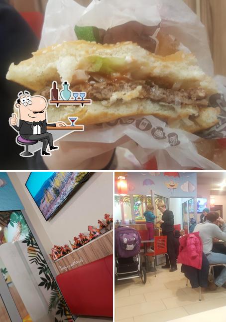 Las fotos de interior y los ciudadanos en Burger King