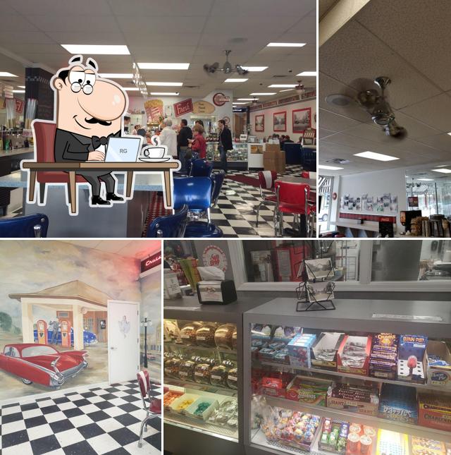 Scoop Deville Ice Cream Shop in Hartford Restaurant menu and reviews