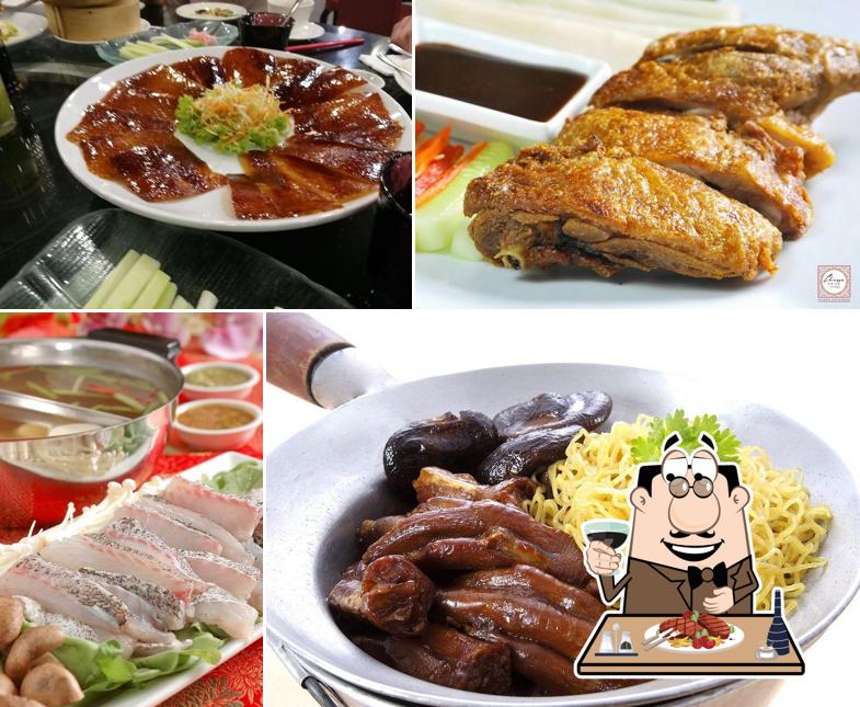 Order meat dishes at Chinese Dim Sum Restaurant 點心