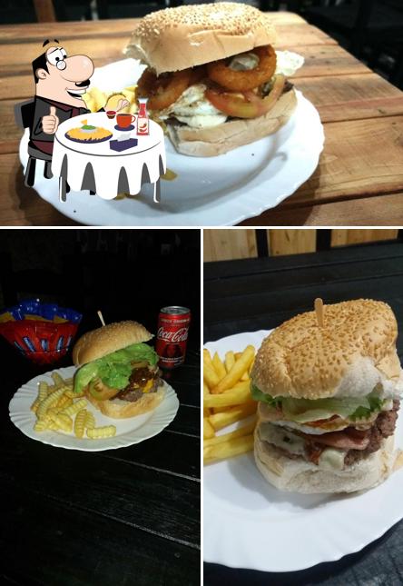 Delicie-se com um hambúrguer no Top Burger Garage