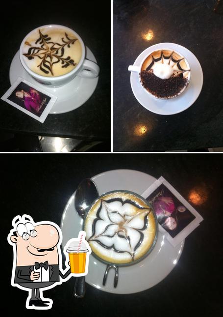 Disfrutra de tu bebida favorita en Caffè Elisir