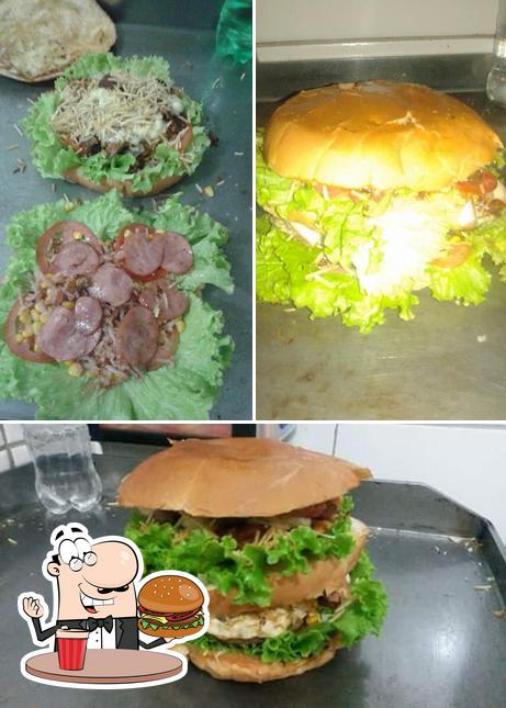 Peça um hambúrguer no Casarão Lanche
