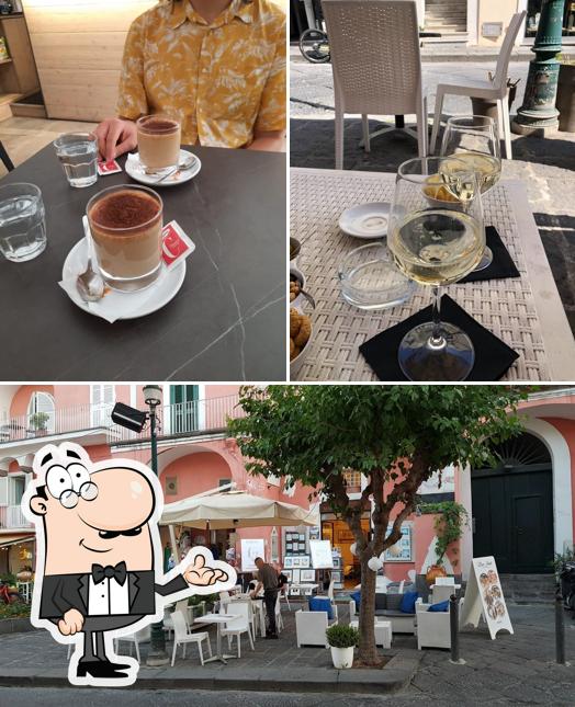 Gli interni di Bar ideal Ischia Ponte